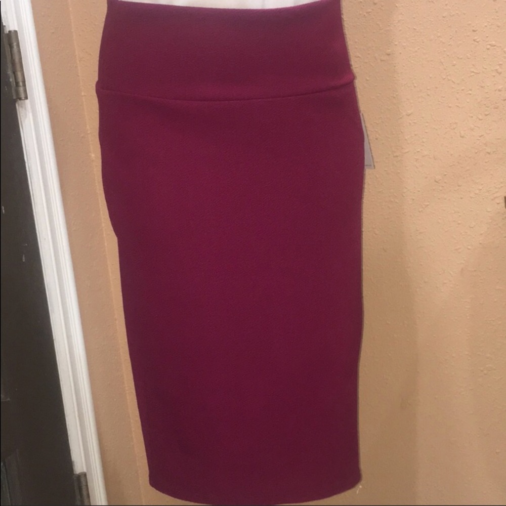 NWT CASSIE LULAROE SKIRT BURGUNDY COLOR